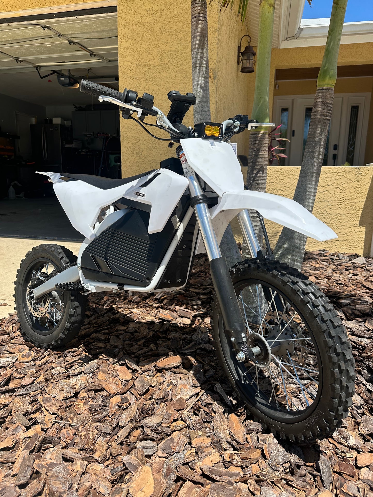 Battey opperated baja light